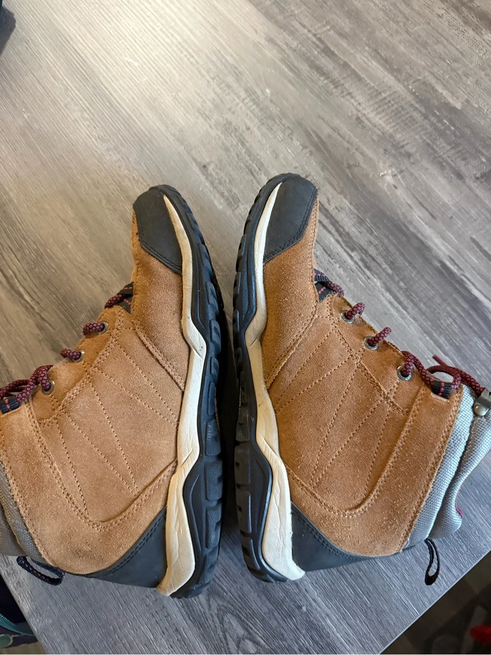 Columbia Mount Tan Men’s Trail Mid Boots